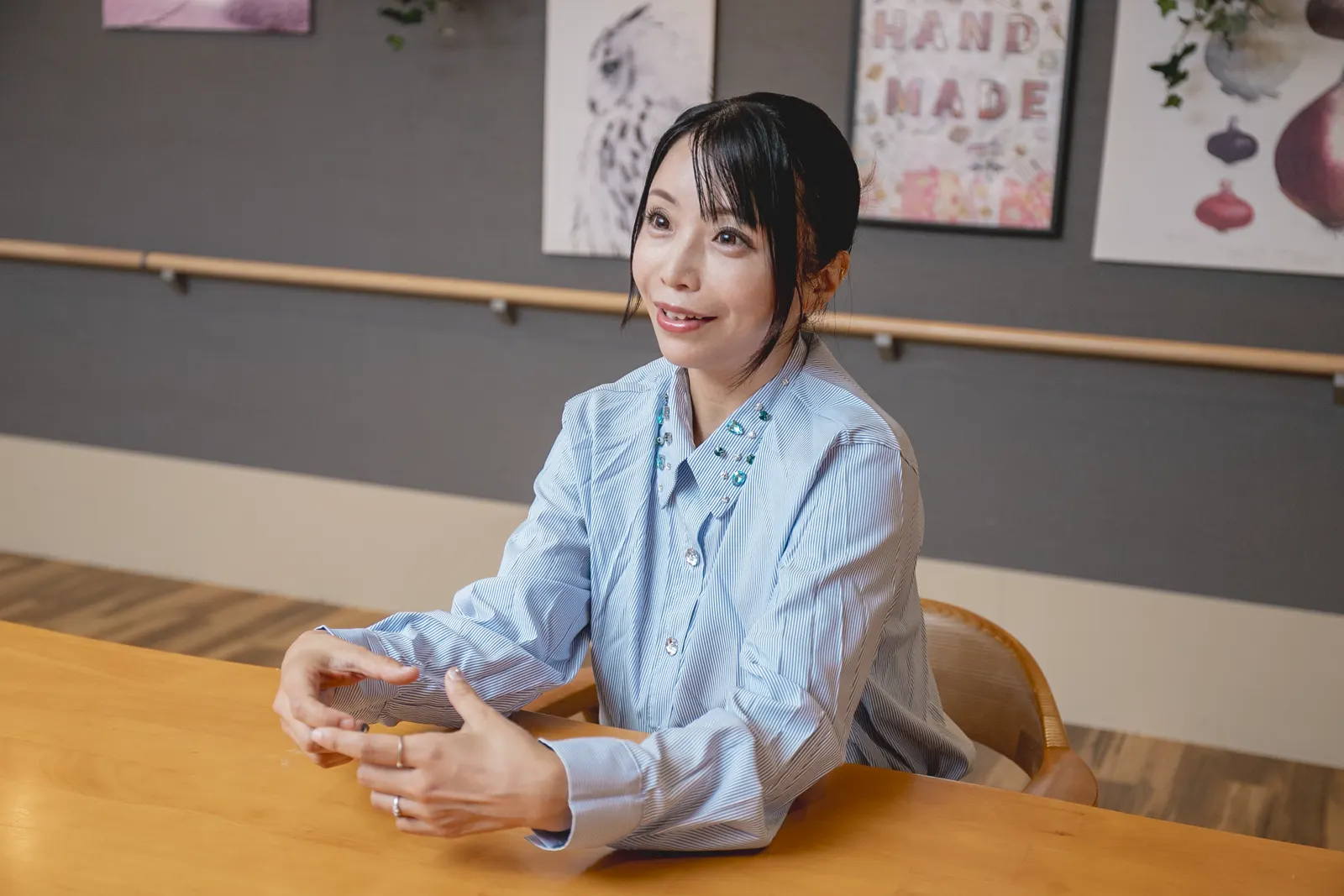 面談で話す稲津